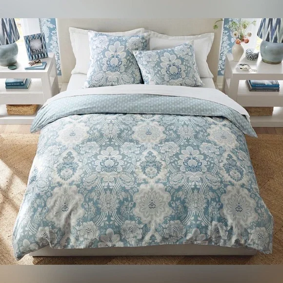 Pottery Barn Kravet Arboretum Floral Reversible Duvet Cover & Shams, Retail $449 - Picture 3 of 14
